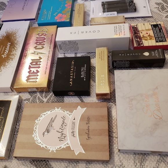 Makeup Bundle - Picture 8 of 8